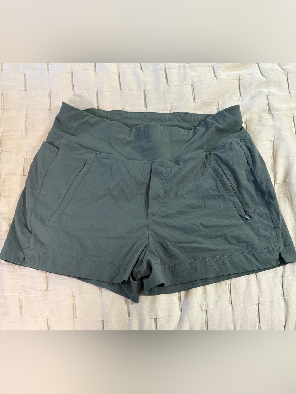 Athleta Women's Trekkie North High-Rise Performance Shorts in Olive Green